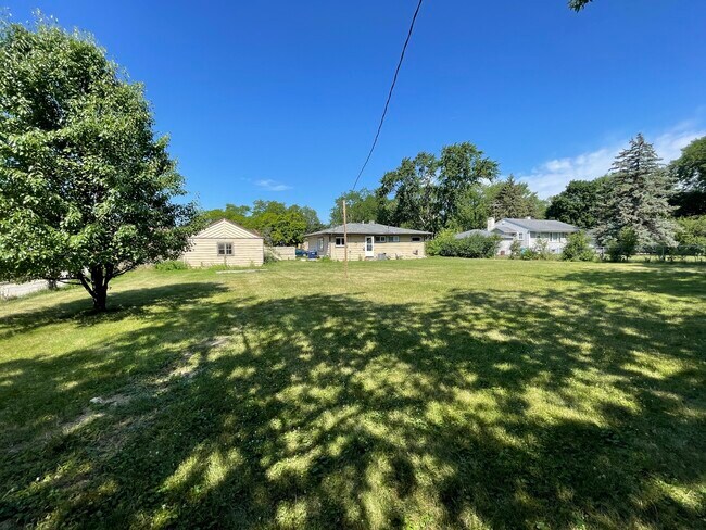 Building Photo - 11 Shagbark Rd