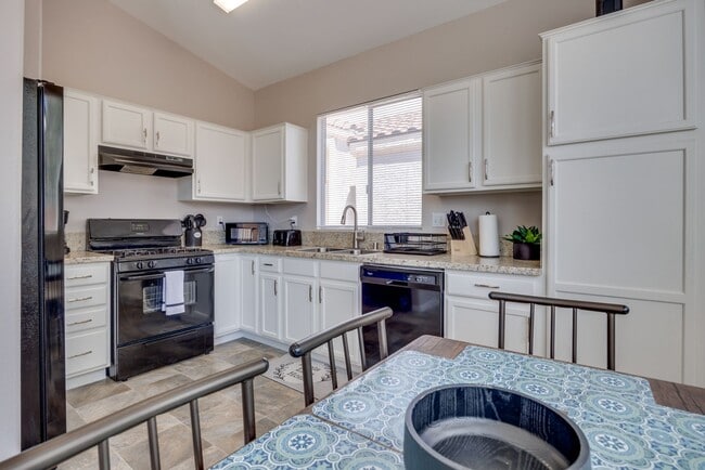 Building Photo - Charming Single-Story Home Near Silverado ...