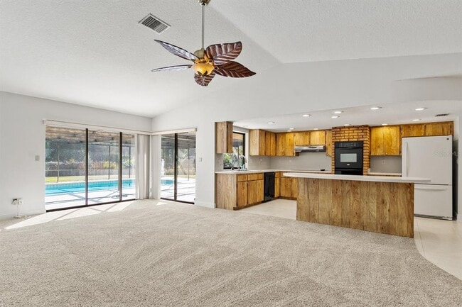 Building Photo - 10206 Lakeview Dr