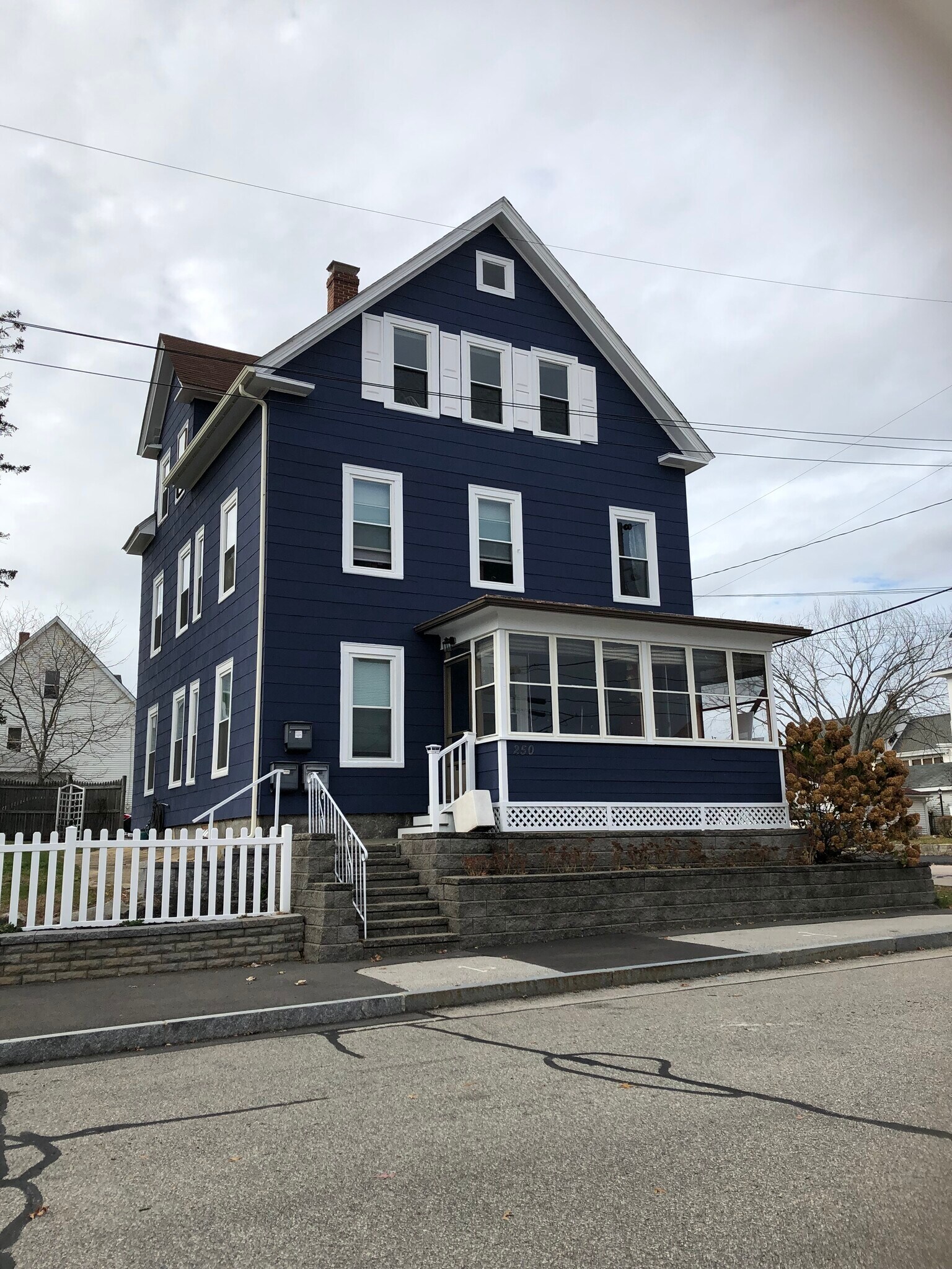 Building Photo - 250 Bartlett St