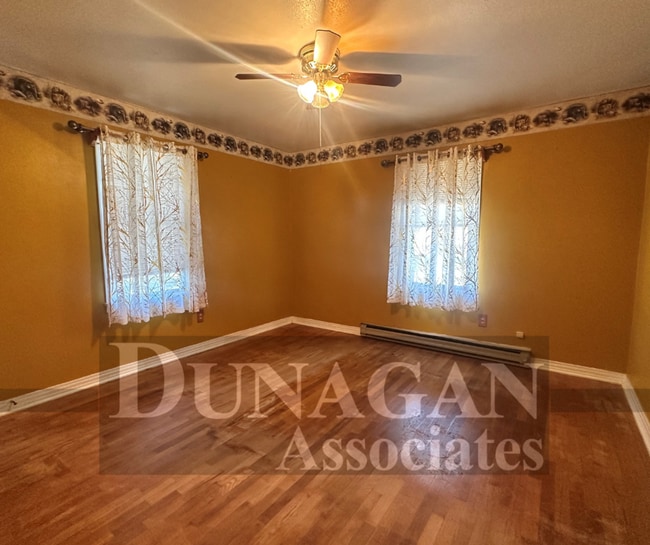 Building Photo - 3 Bed 2 Bath near the Pecos River