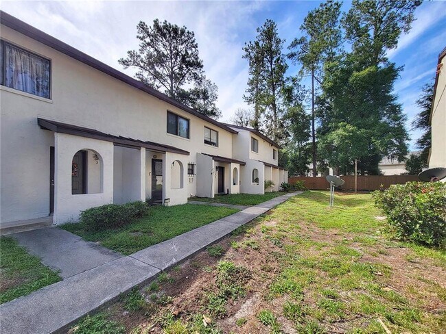 Building Photo - 2635 SW 35th Pl