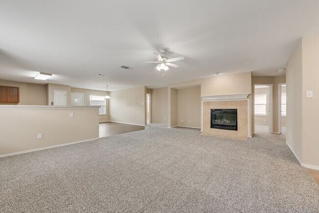 Building Photo - Newly updated home ready for move in