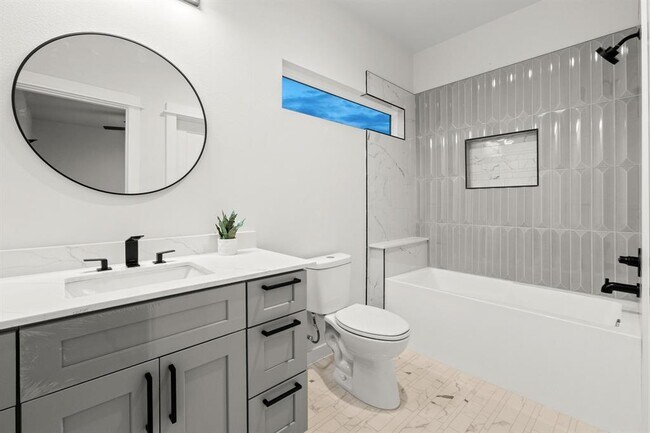 Building Photo - 2309 Montopolis Dr