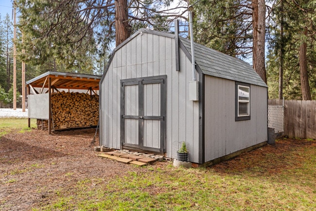 Building Photo - 18010 Ponderosa Ln