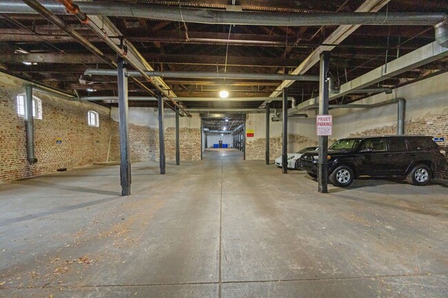 Building Photo - Available now. Awesome 1 BR/1.5 BA Apartme...