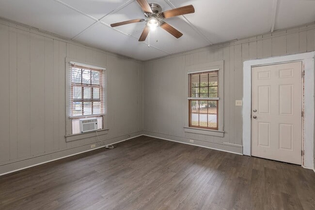 Building Photo - 1325 Clark St