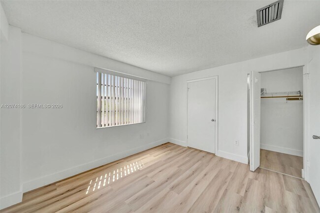 Building Photo - 777 SW 9th Ave