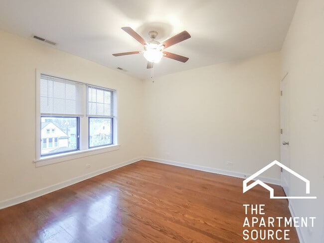 Building Photo - 1829 W Leland Ave