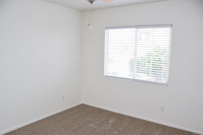 Building Photo - 8765 Country Pines Ave