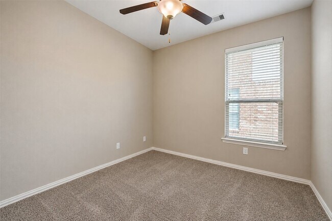 Building Photo - 42 Black Swan Ct