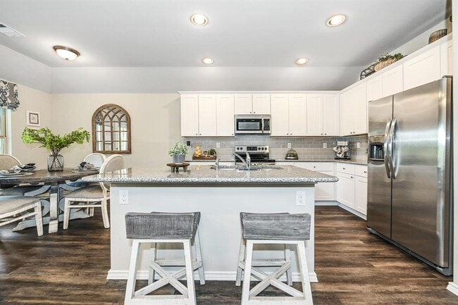 Building Photo - 106 Elm