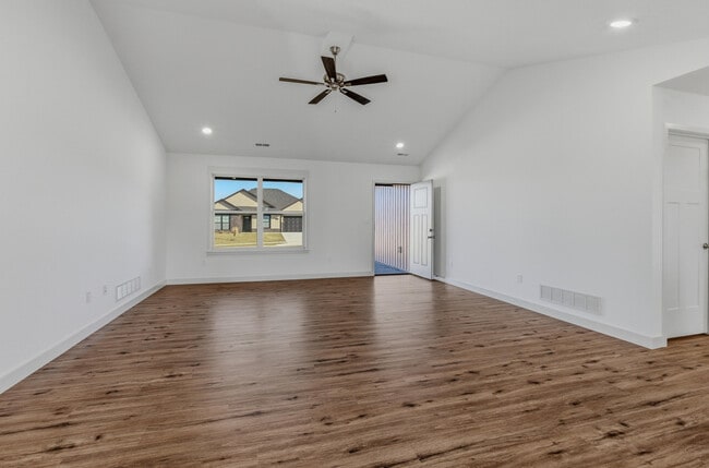 Building Photo - 3324 Naples Dr