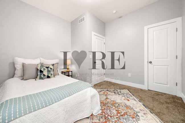 Building Photo - 429 E Mithoff St