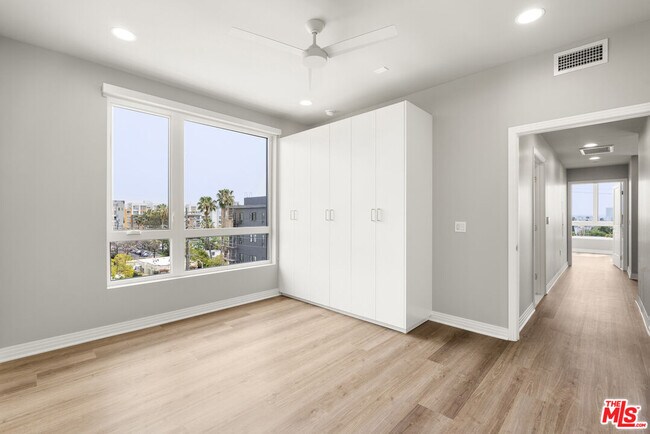 Building Photo - 7428 Santa Monica Blvd