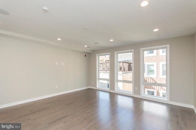 Building Photo - 1703 Bainbridge St