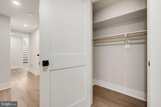 Building Photo - 113 Clifford Ave