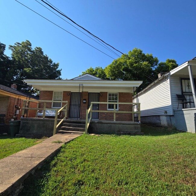 Building Photo - 253 Ingle Ave