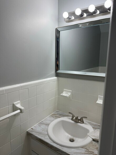 Building Photo - 2508 Redwood Ct