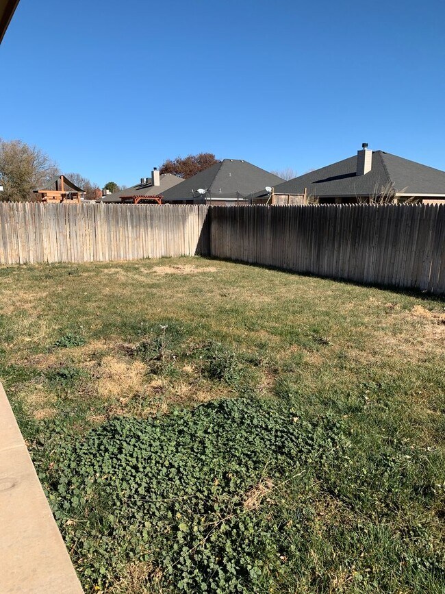 Building Photo - 2225 Jadyn Ln