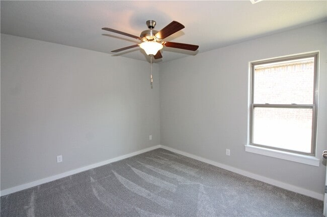 Building Photo - 411 Barbet Dr