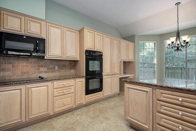 Building Photo - 51 N Cochrans Green Cir