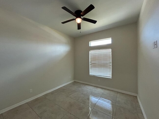 Building Photo - 2933 Zeb Dr