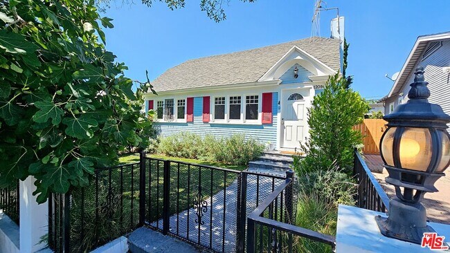 Primary Photo - 1209 N Genesee Ave