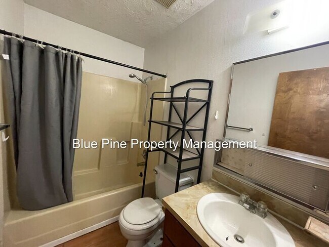Building Photo - 1474 Benton St