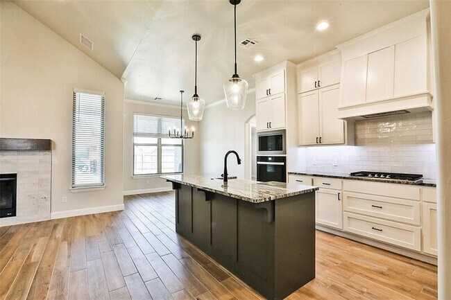 Building Photo - 9301 SW 44th Terrace