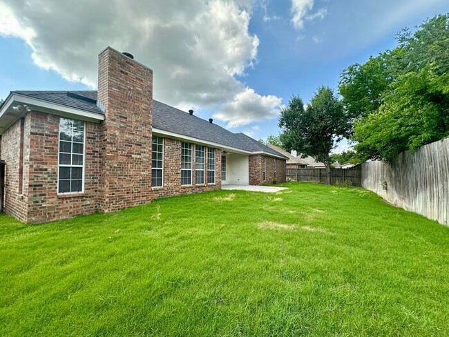 Building Photo - Stunning 3-Bedroom Home in Prime South Tyl...