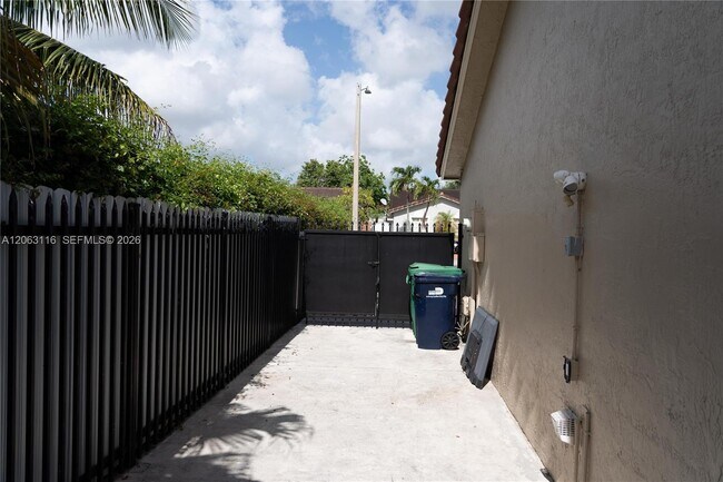 Building Photo - 17992 SW 152nd Ct
