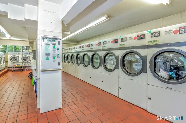 Building Photo - 91 Strawberry Hill Ave