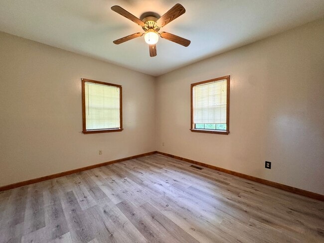 Building Photo - Freshly Updated 3 Bedroom/ 2 Bathroom Country Home