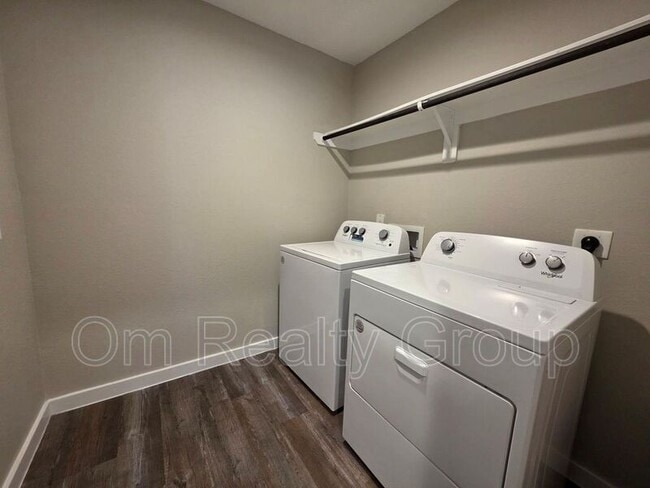 Building Photo - 1131 Hughes Crossing Dr