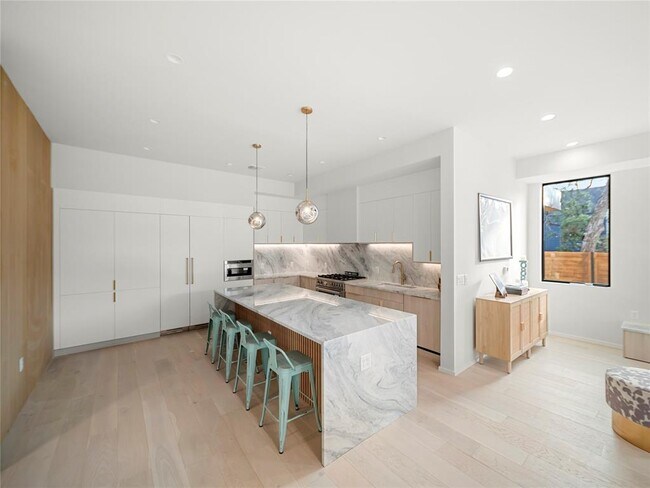 Building Photo - 2107 Brackenridge St