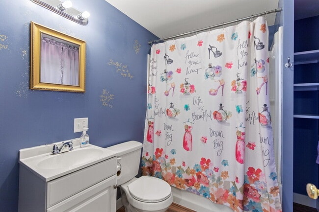 Building Photo - Spacious 3-Bed/1.5-Bath Home with Classic ...