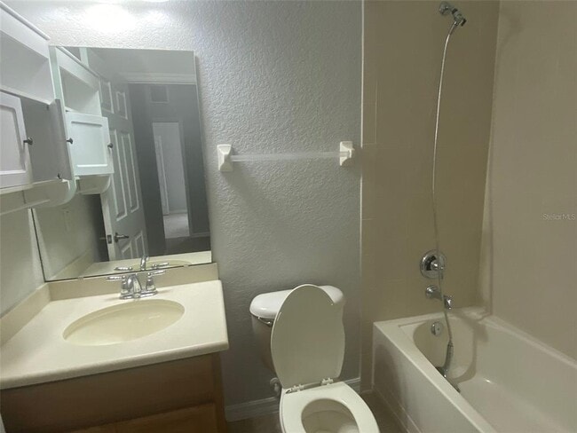 Building Photo - 6061 Kirkland Way