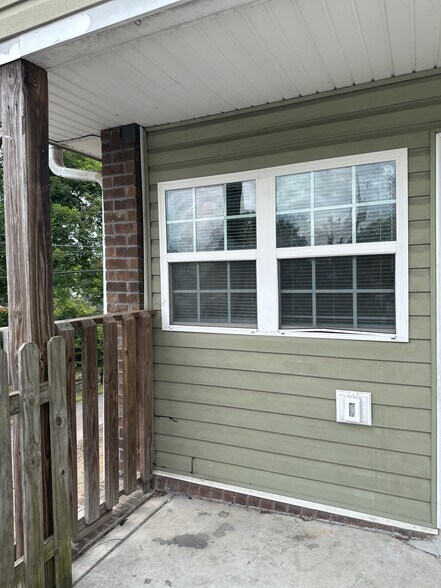 Building Photo - 1207 Holly Ave