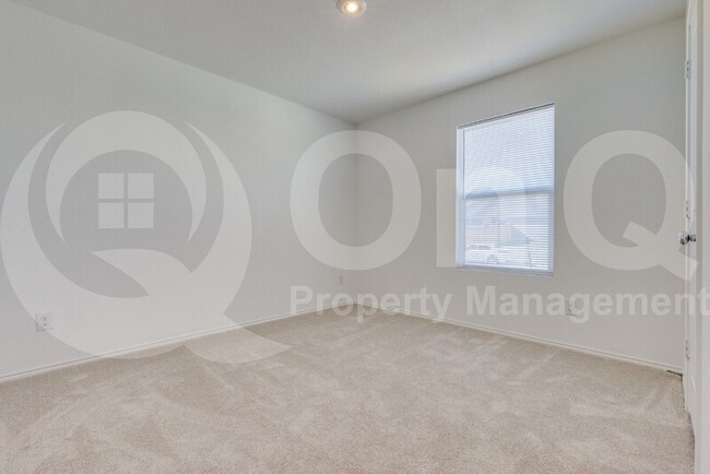 Building Photo - 1105 Desert Willow Dr