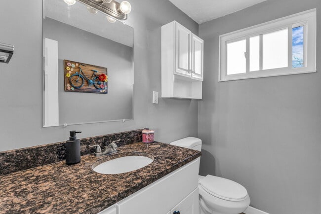 Building Photo - 1992 Afton Cir