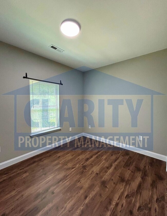 Building Photo - Two-bedroom Townhome!