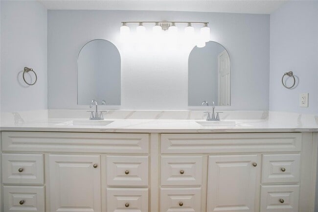 Building Photo - 605 Jeff Davis Ct