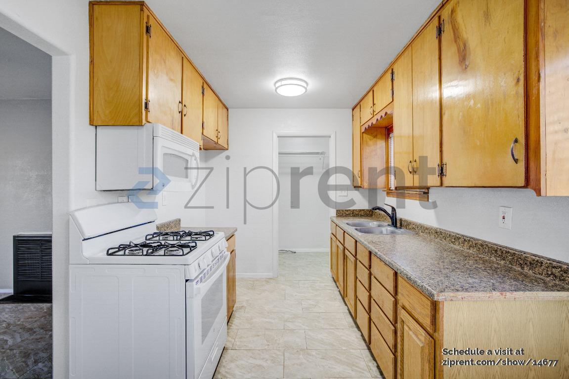 Building Photo - Unit