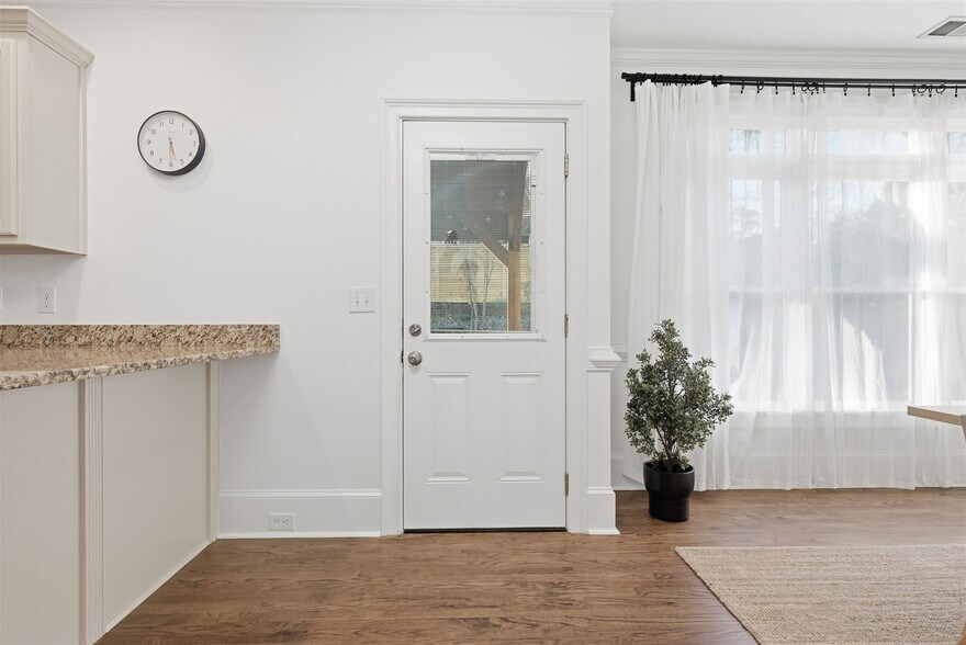 Building Photo - 2555 Hazel Dr SE