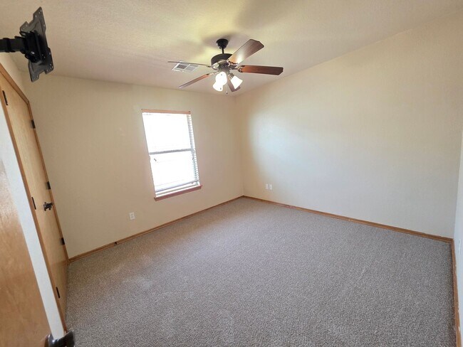 Building Photo - Great Home in Edmond School District + Ref...