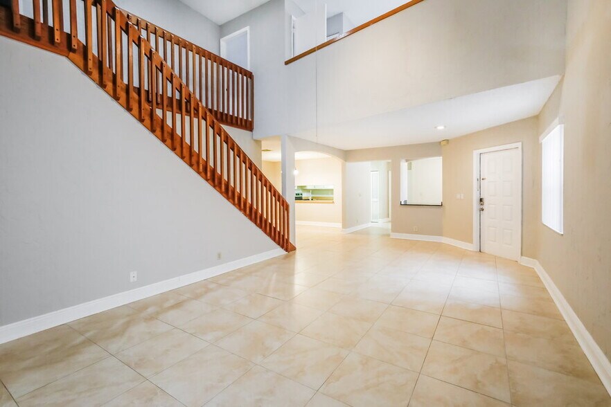 Building Photo - 578 Lakeside Cir