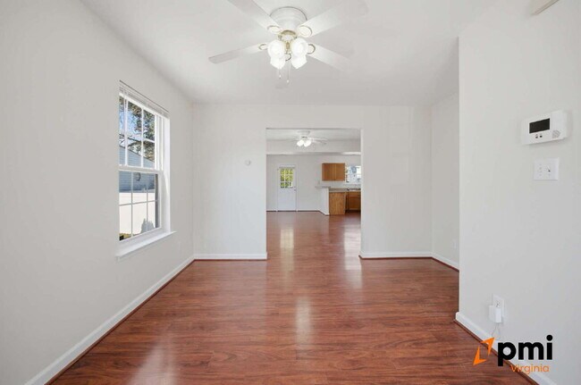 Building Photo - 3 BEDROOM 2.5 BATH WITH FENCED IN YARD AND DETACHED GARAGE FOR RENT IN NORFOLK!