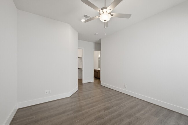 Building Photo - 2030 Highland Moss Rd
