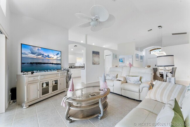 Building Photo - 6887 Viale Elizabeth